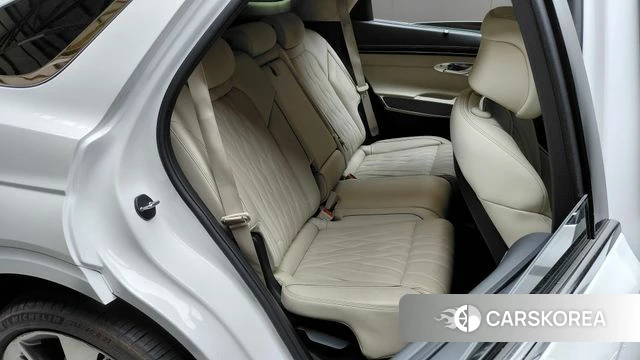 Genesis GV70 2023 Белый из Кореи, фото 2