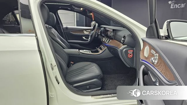 Mercedes-Benz E-Class W213 2023 Белый из Кореи, фото 2