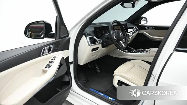 BMW X5 (G05) 2024 Белый из Кореи, фото 2