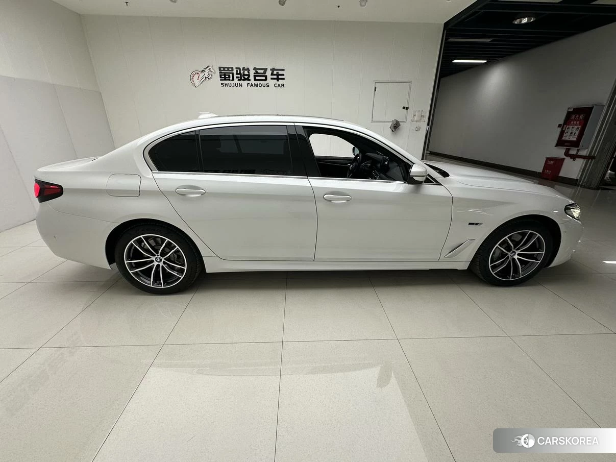 BMW 5 series PHEV 2021 Белый из Китая, фото 2