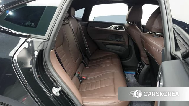 BMW 4 Series (G22) 2025 Черный из Кореи, фото 2