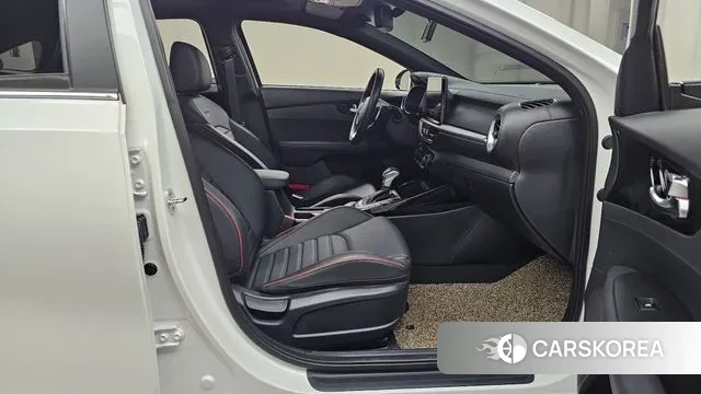 Kia The New K3 2nd generation 2021 Белый из Кореи, фото 2