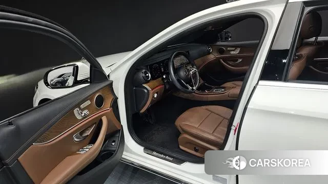 Mercedes-Benz E-Class W213 2021 Белый из Кореи, фото 2