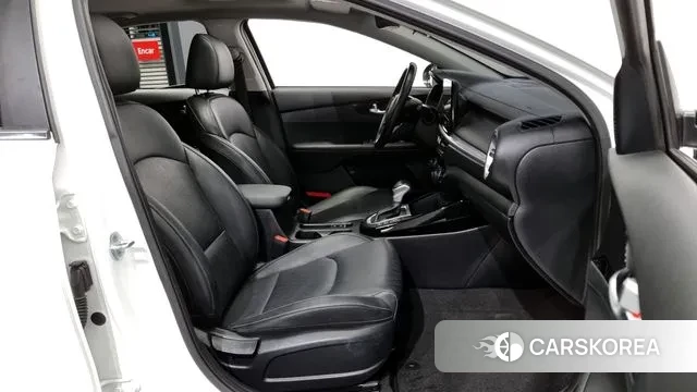 Kia The New K3 2nd generation 2022 Белый из Кореи, фото 2