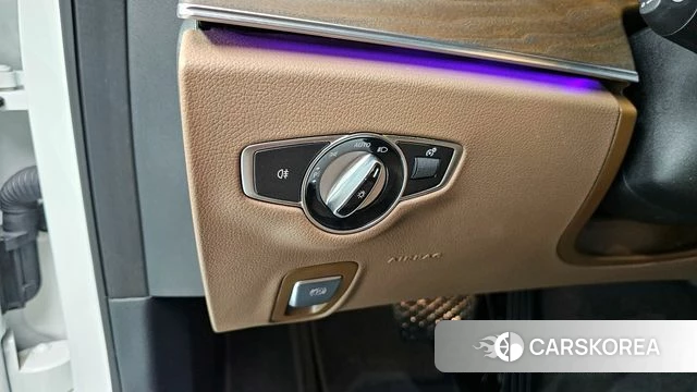 Mercedes-Benz E-Class W213 2022 Белый из Кореи, фото 2