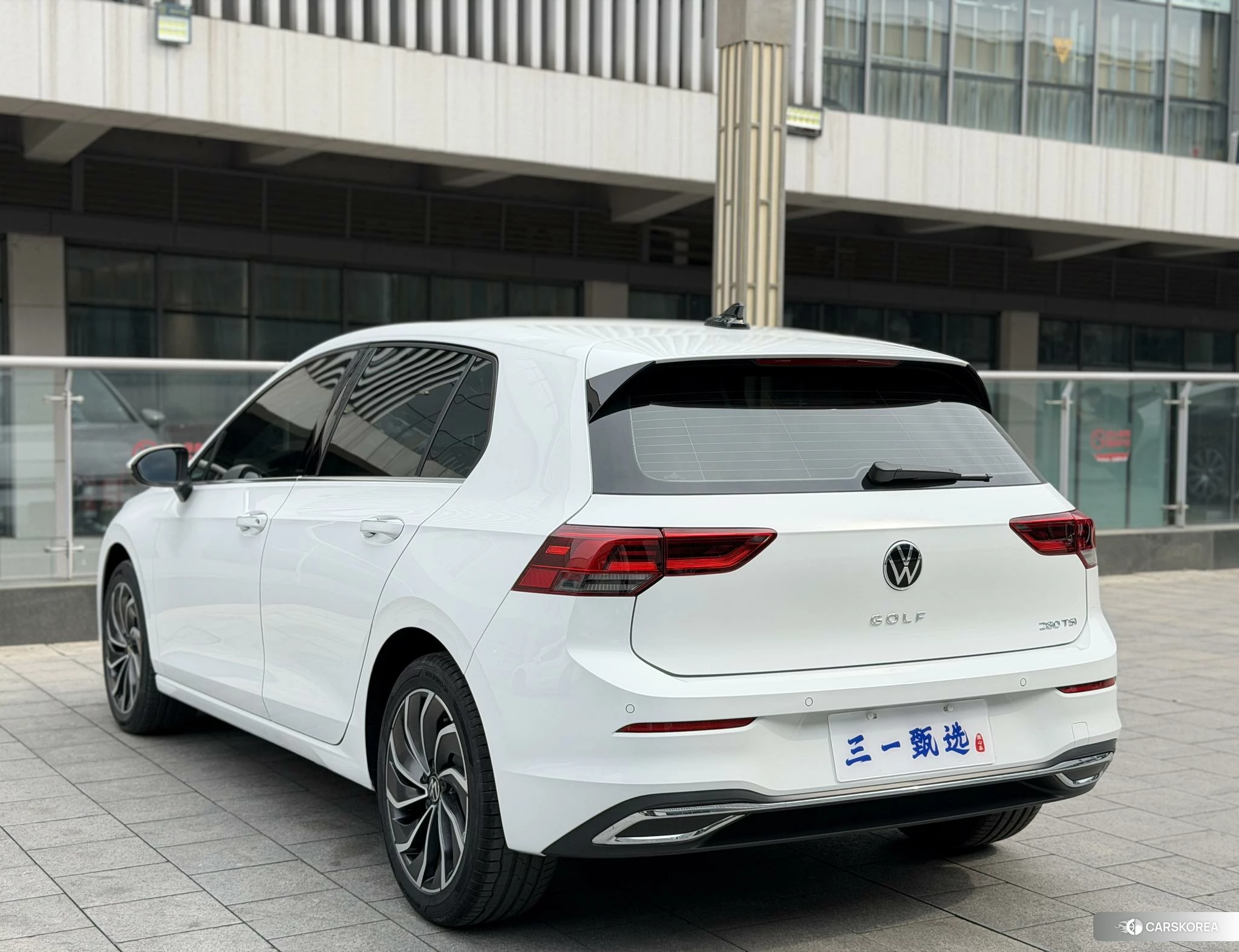 Volkswagen Golf 2022 Белый из Китая, фото 2