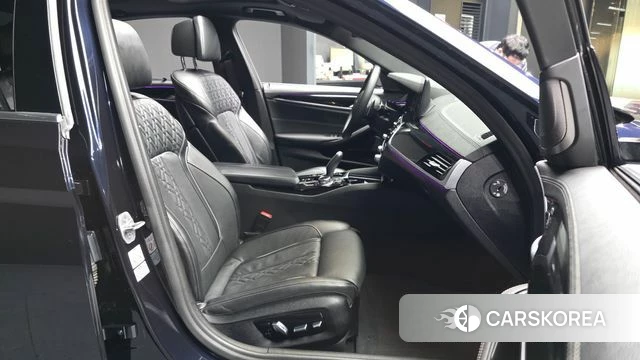 BMW 5 Series (G30) 2022 Черный из Кореи, фото 2