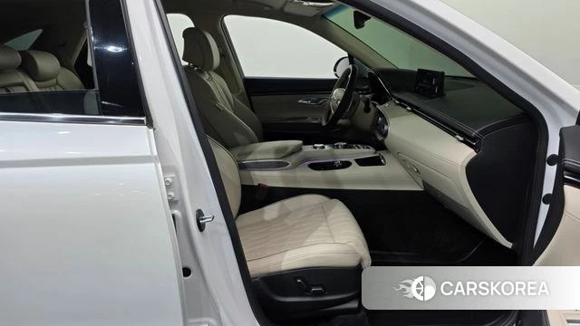 Genesis GV70 2023 Белый из Кореи, фото 2
