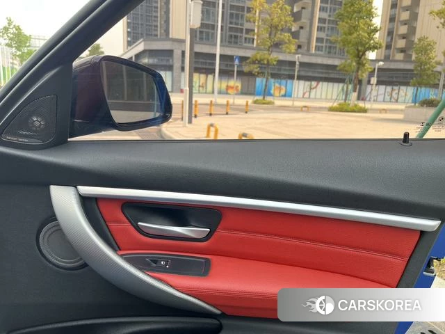 BMW 3 series 2018 Синий из Китая, фото 2