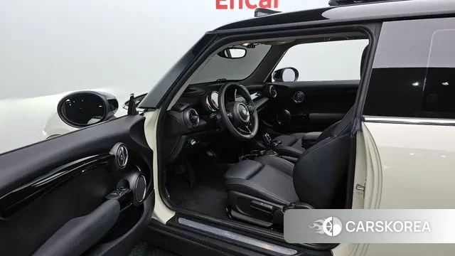 Mini Cooper 2020 Жемчужный цвет из Кореи, фото 2