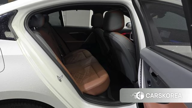 BMW 5 Series (G60) 2025 Белый из Кореи, фото 2