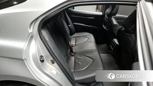 Toyota Camry (XV70) 2018 Серебряный из Кореи, фото 2