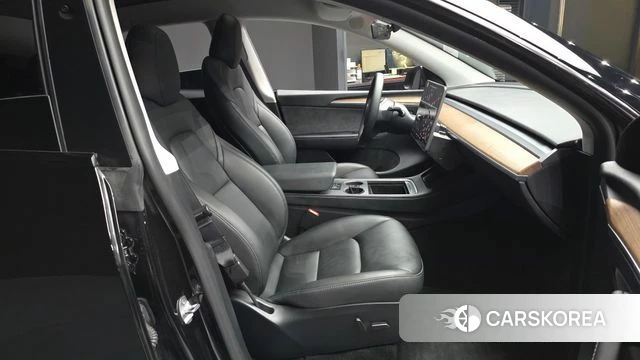 Tesla Model Y 2024 Черный из Кореи, фото 2