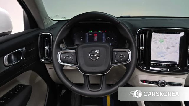 Volvo XC40 2023 Белый из Кореи, фото 2