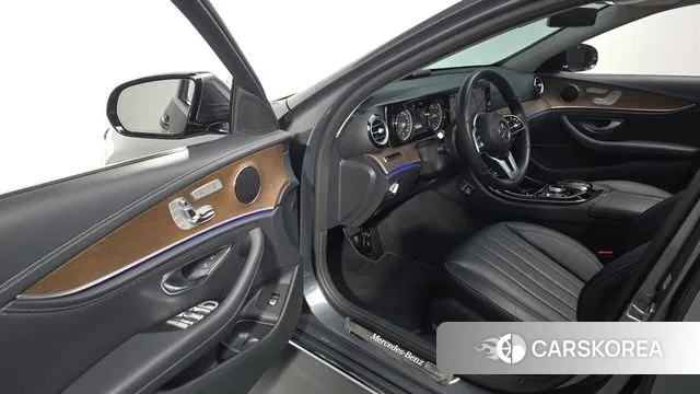 Mercedes-Benz E-Class W213 2019 Серый из Кореи, фото 2