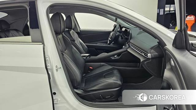 Hyundai The New Avante (CN7) 2023 Белый из Кореи, фото 2