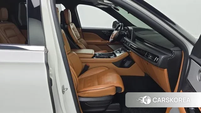 Lincoln Aviator 2nd generation 2022 Белый из Кореи, фото 2
