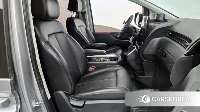 Hyundai Staria 2022 Серебряный из Кореи, фото 2