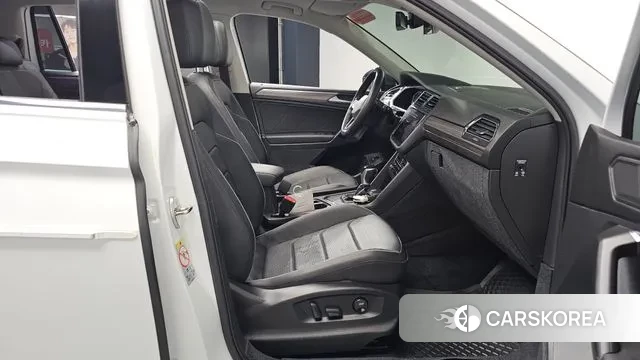 Volkswagen Tiguan Allspace 2022 Белый из Кореи, фото 2