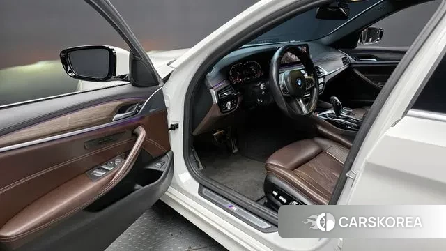 BMW 5 Series (G30) 2020 Белый из Кореи, фото 2