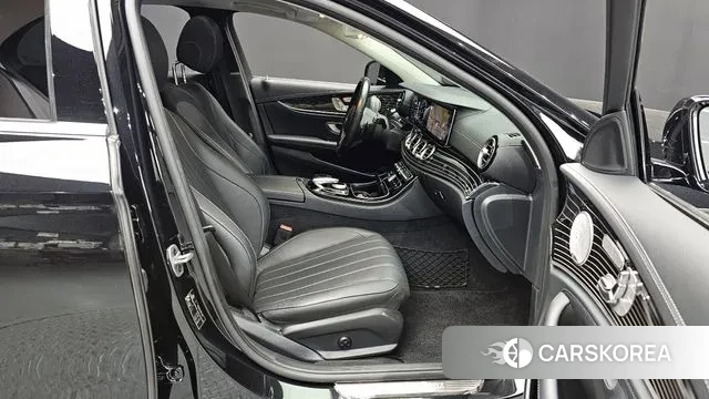 Mercedes-Benz E-Class W213 2019 Черный из Кореи, фото 2