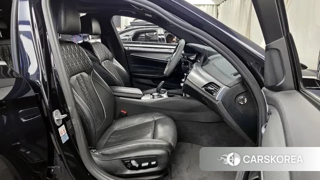 BMW 5 Series (G30) 2019 Черный из Кореи, фото 2