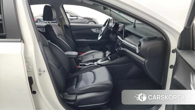 Kia The New K3 2nd generation 2022 Белый из Кореи, фото 2