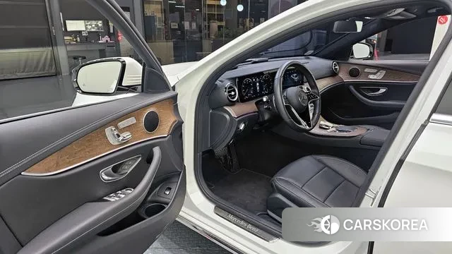 Mercedes-Benz E-Class W213 2023 Белый из Кореи, фото 2