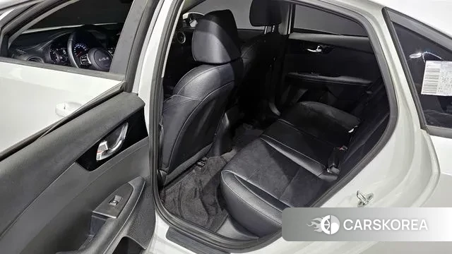 Kia The New K3 2nd generation 2023 Белый из Кореи, фото 2