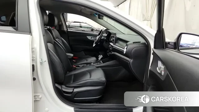 Kia The New K3 2nd generation 2021 Белый из Кореи, фото 2