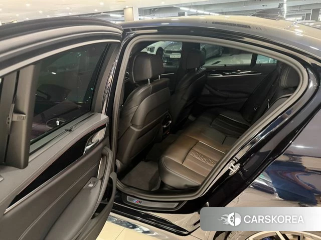 BMW 5 Series (G30) 2023 Черный из Кореи, фото 2