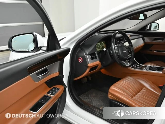 Jaguar XF (X260) 2018 Белый из Кореи, фото 2