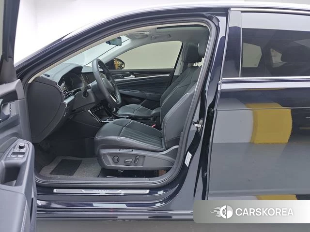 Volkswagen Passat 2023 Черный из Китая, фото 2