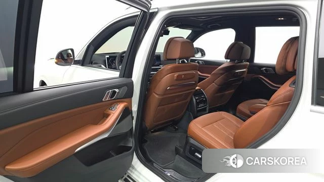 BMW X7 (G07) 2025 Белый из Кореи, фото 2
