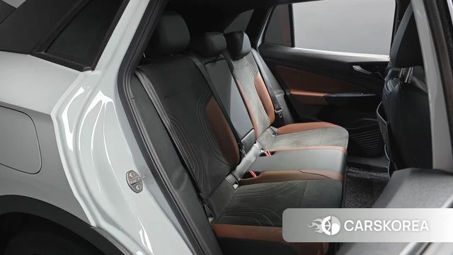 Volkswagen ID.4 2023 Белый из Кореи, фото 2