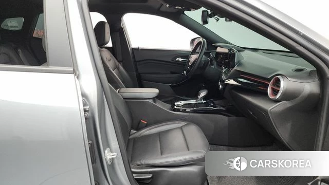 Chevrolet (GM Daewoo) Trax Crossover 2024 Серый из Кореи, фото 2