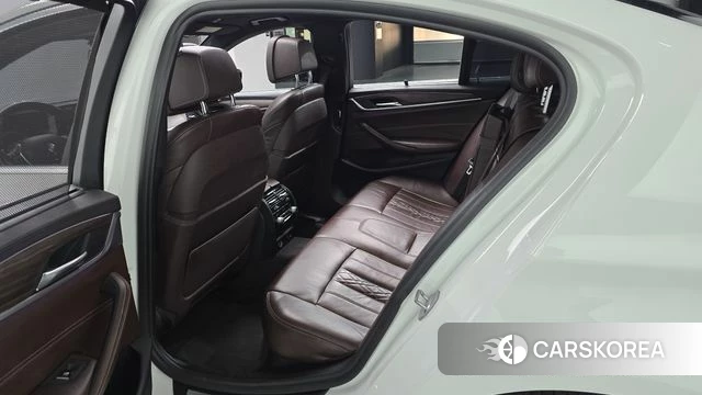 BMW 5 Series (G30) 2018 Белый из Кореи, фото 2