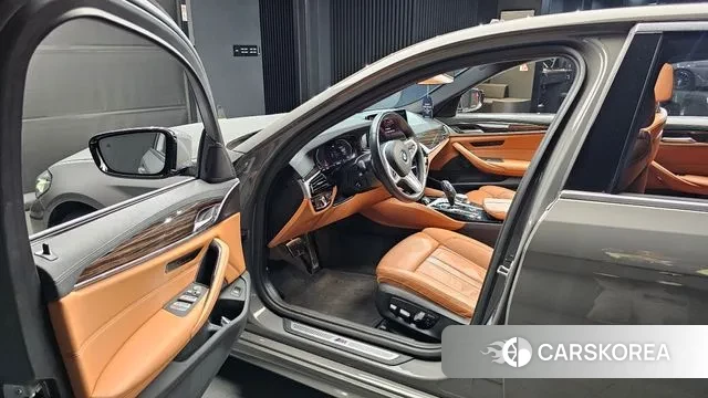 BMW 5 Series (G30) 2021 Серый из Кореи, фото 2