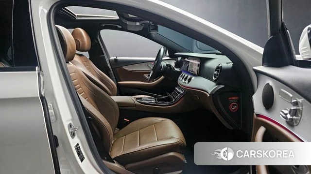 Mercedes-Benz E-Class W213 2021 Белый из Кореи, фото 2