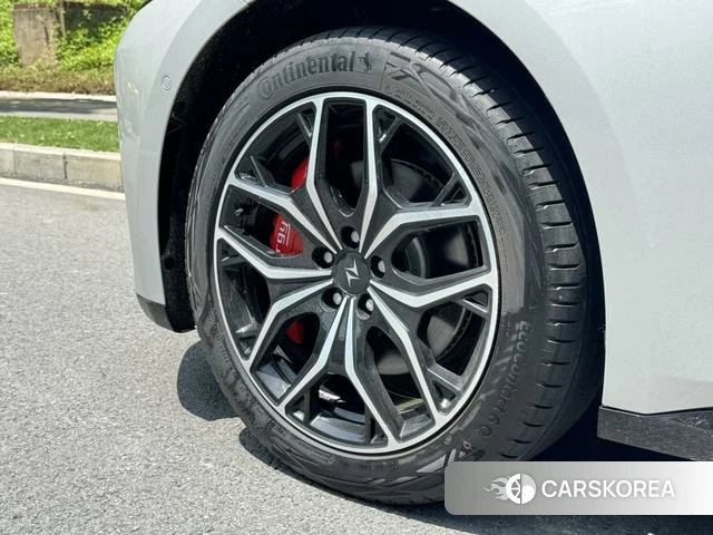 Dongfeng Yipai Yipai 007 2025 Серебристо-серый из Китая, фото 2