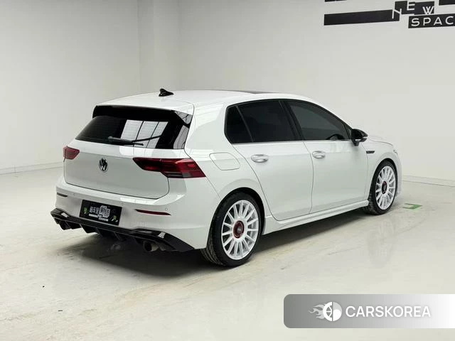 Volkswagen Golf 2024 Белый из Китая, фото 2