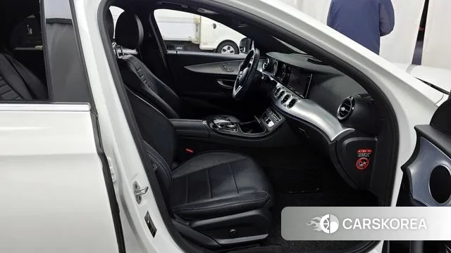 Mercedes-Benz E-Class W213 2019 Белый из Кореи, фото 2