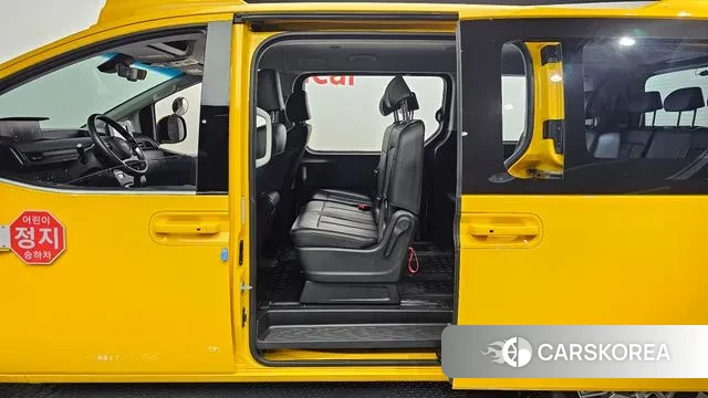 Hyundai Staria 2024 Желтый из Кореи, фото 2