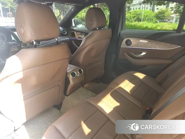 Mercedes-Benz E-Class W213 2021 Белый из Кореи, фото 2