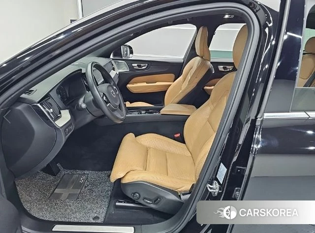 Volvo XC60 second Generation 2018 Черный из Кореи, фото 2