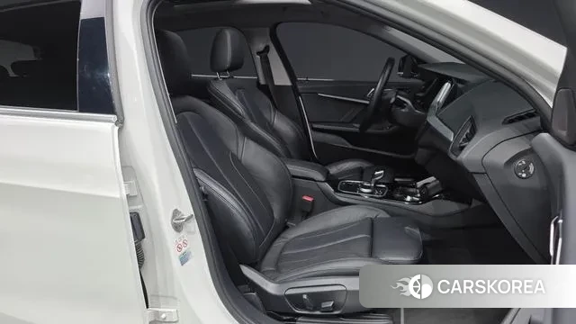 BMW 1 Series (F40) 2021 Белый из Кореи, фото 2