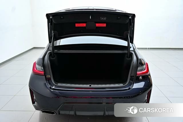 BMW 3 series 2025 Черный из Китая, фото 2