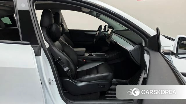 Tesla Model Y 2023 Белый из Кореи, фото 2