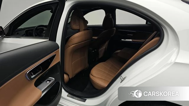 Mercedes-Benz E-Class W214 2024 Белый из Кореи, фото 2