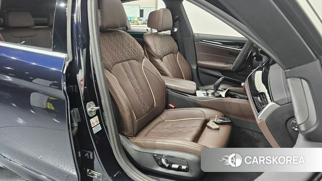 BMW 5 Series (G30) 2022 Черный из Кореи, фото 2
